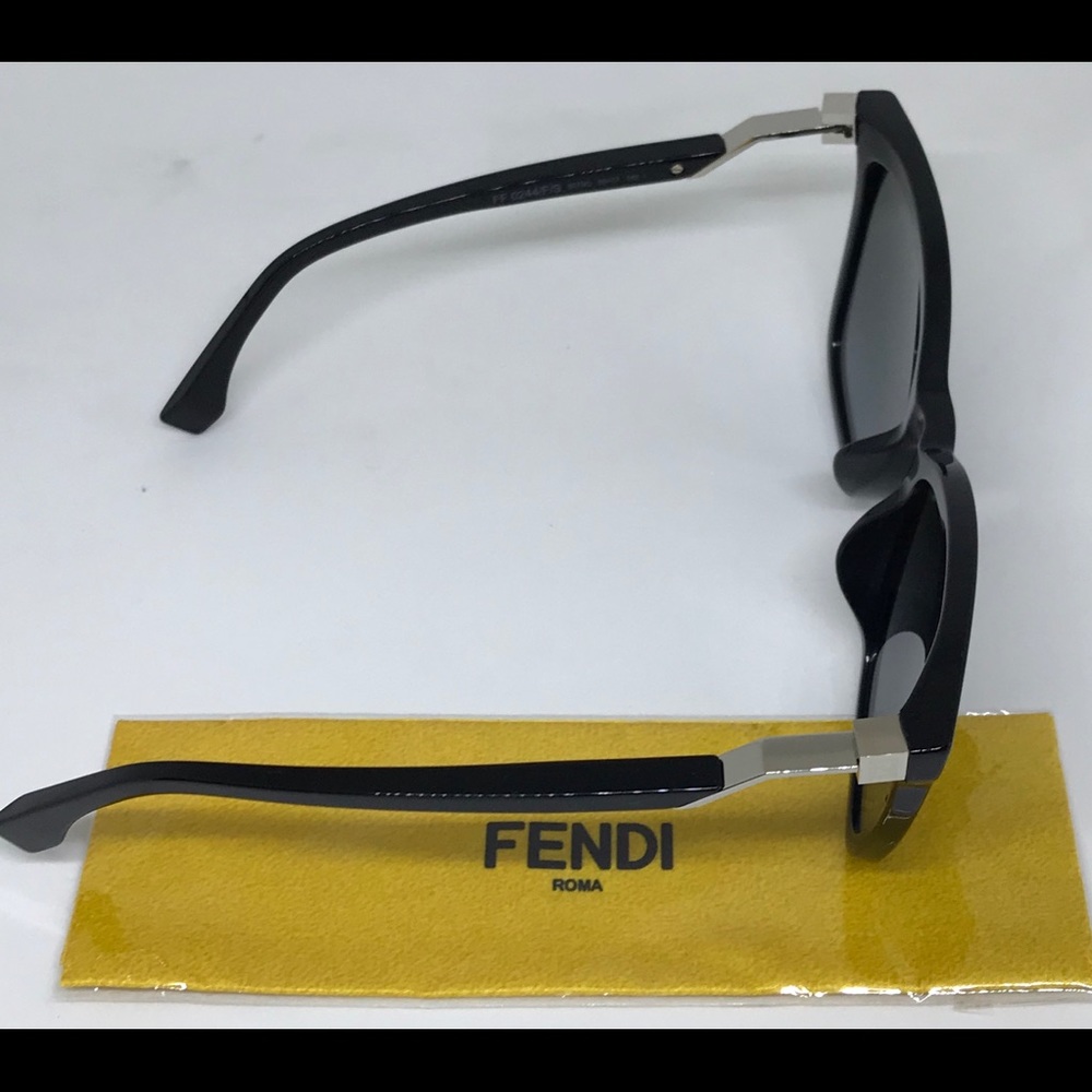 Fendi Sunglasses Woman’s - Picture 4 of 7